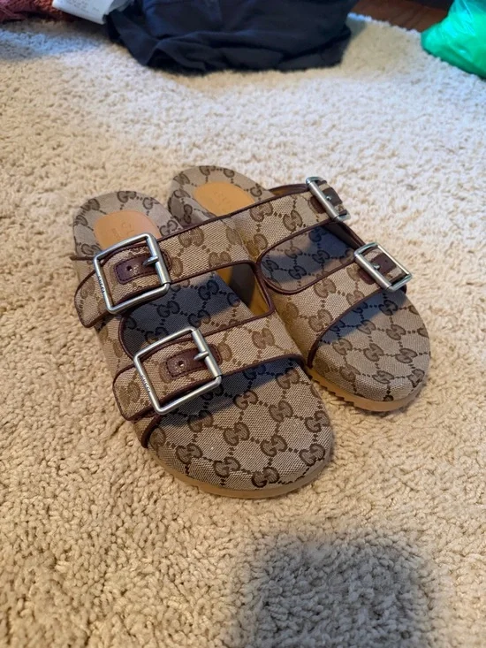 Gucci Brown Beige GG Monogram Double-Buckle Slides - Picture 2 of 4